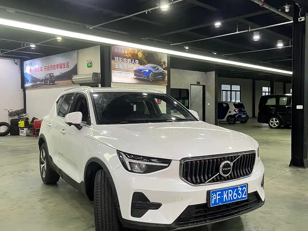 VOLVO XC40