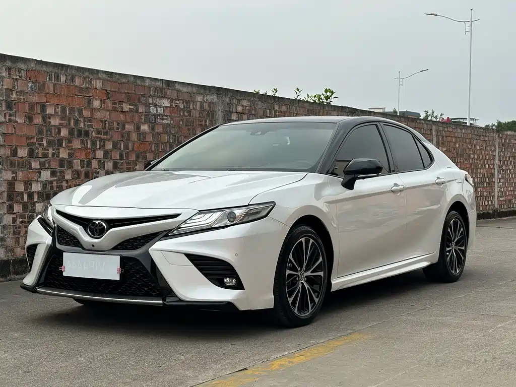 Toyota Camry 2019 2.0S V