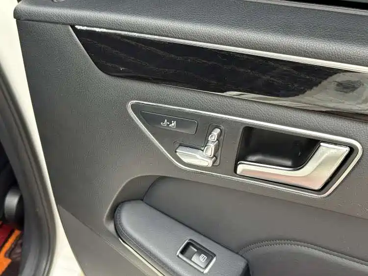 Mercedes-Benz E-Class — миниатюра 27