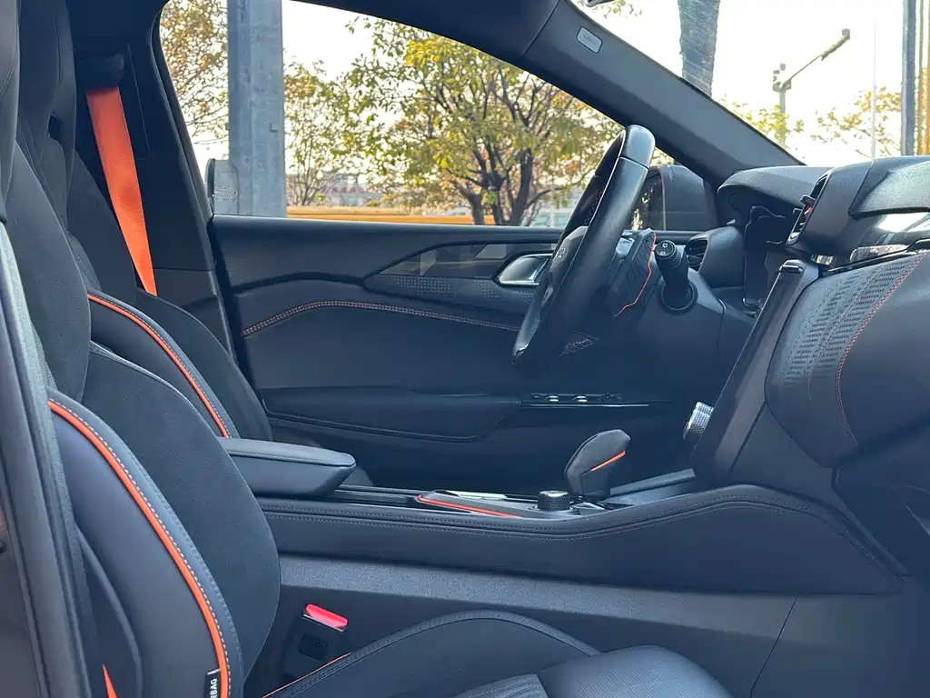 LYNK & CO. 02 HATCHBACK