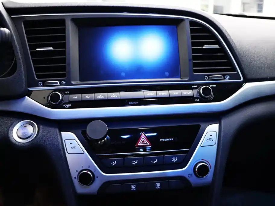 Hyundai Elantra — миниатюра 11