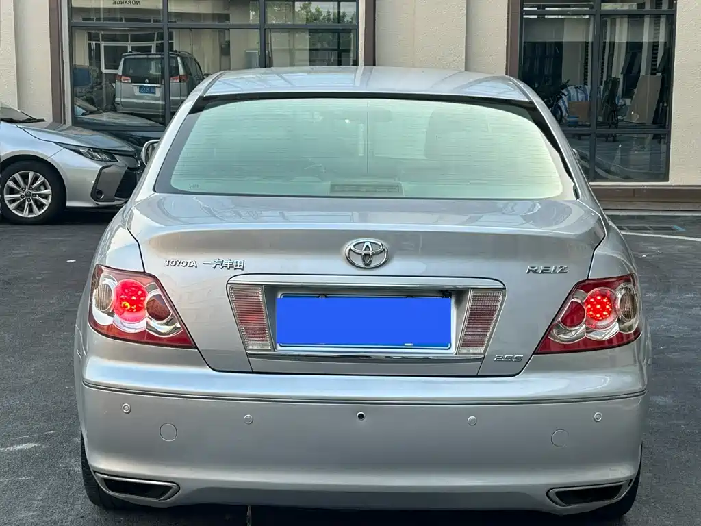 Toyota Reiz — миниатюра 5