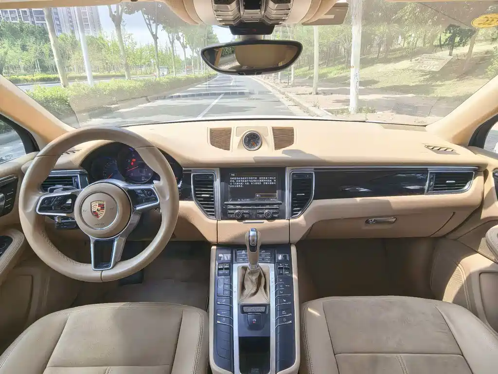 Porsche Macan — миниатюра 5