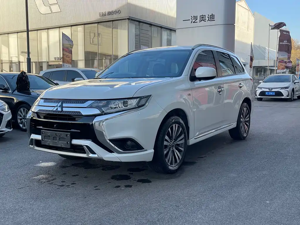 MITSUBISHI OUTLANDER