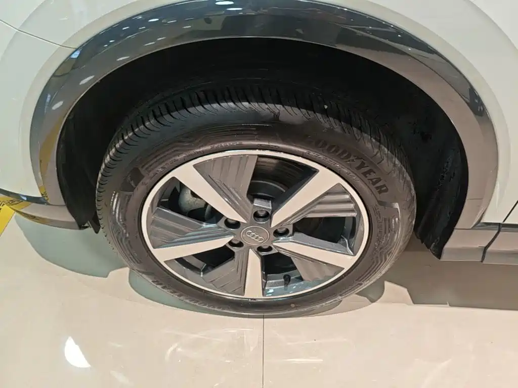 Audi Q2L e-tron — миниатюра 25