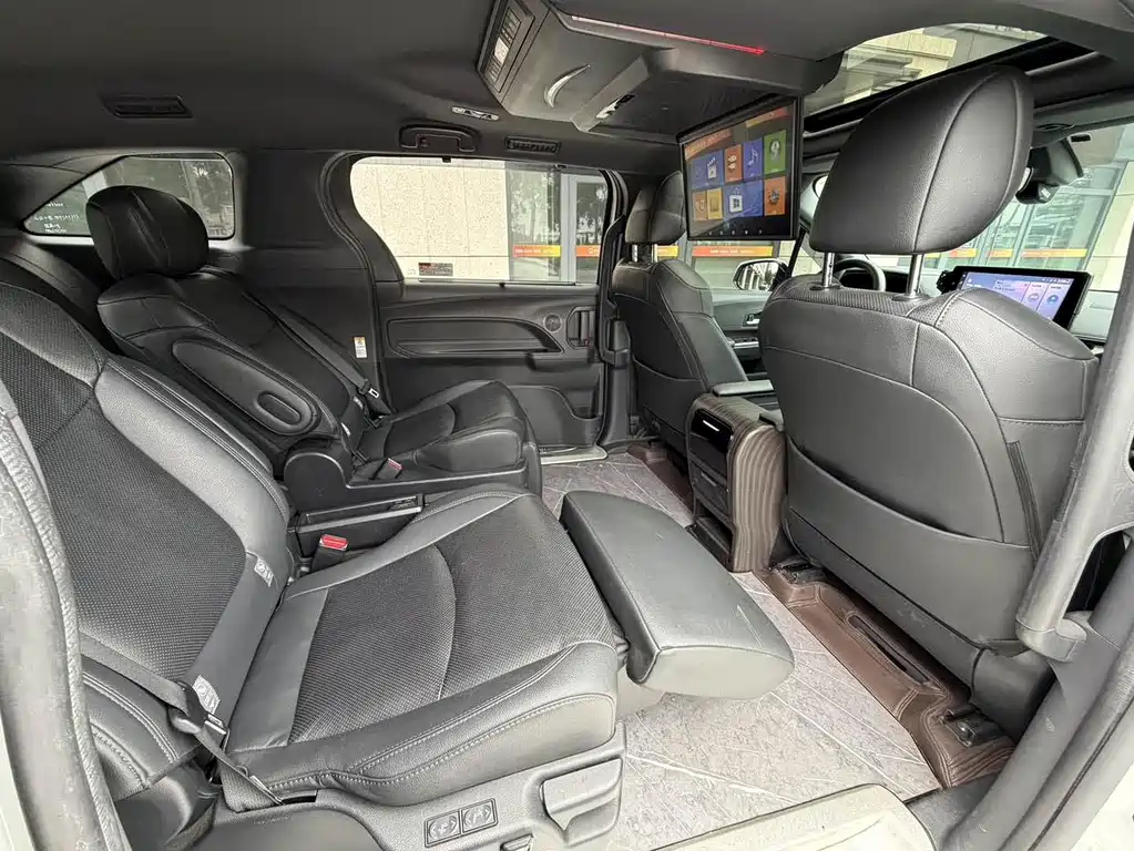 Toyota Sienna — миниатюра 11