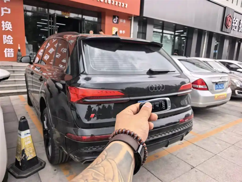 Audi Q7 2024 45 TFSI quattro S line