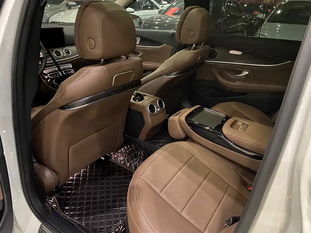 Mercedes-Benz E-Class — миниатюра 6