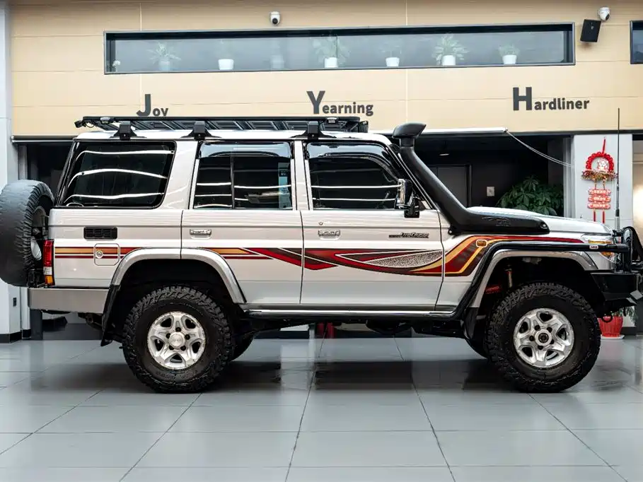 Toyota Land Cruiser LC76 2016 4.0L