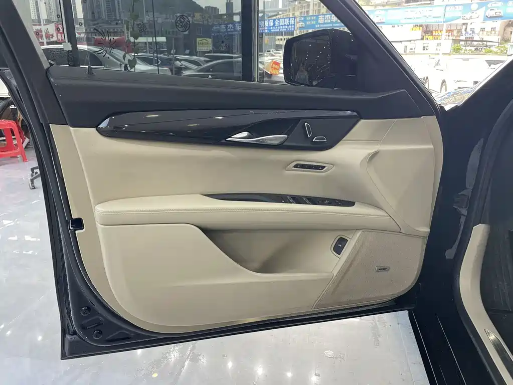 Cadillac CT6 2017 28T Fashion