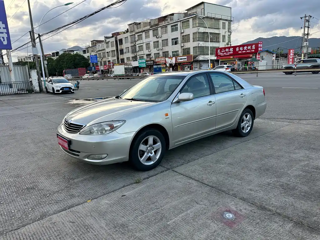 Toyota Camry — миниатюра 2