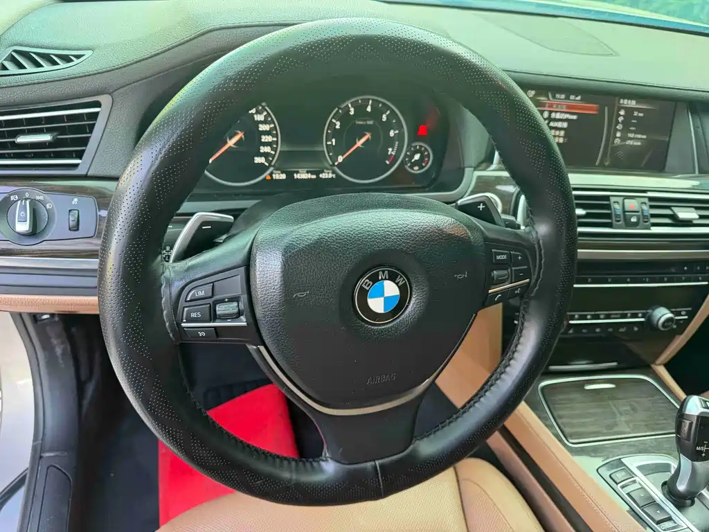 BMW 7 Series — миниатюра 7