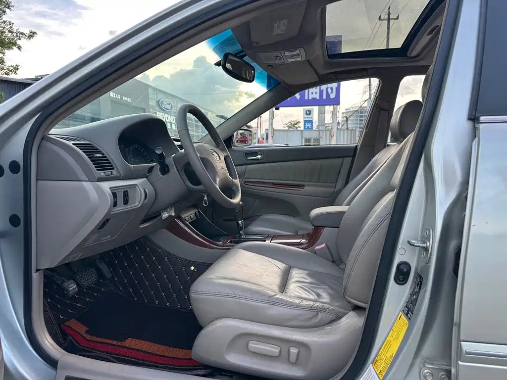Toyota Camry — миниатюра 9