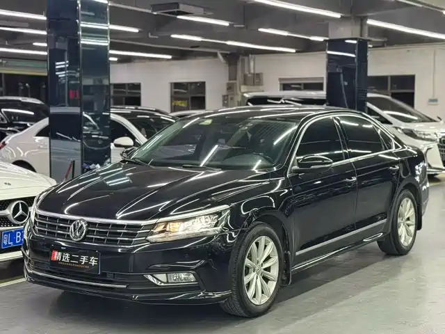 VOLKSWAGEN PASSAT 2017