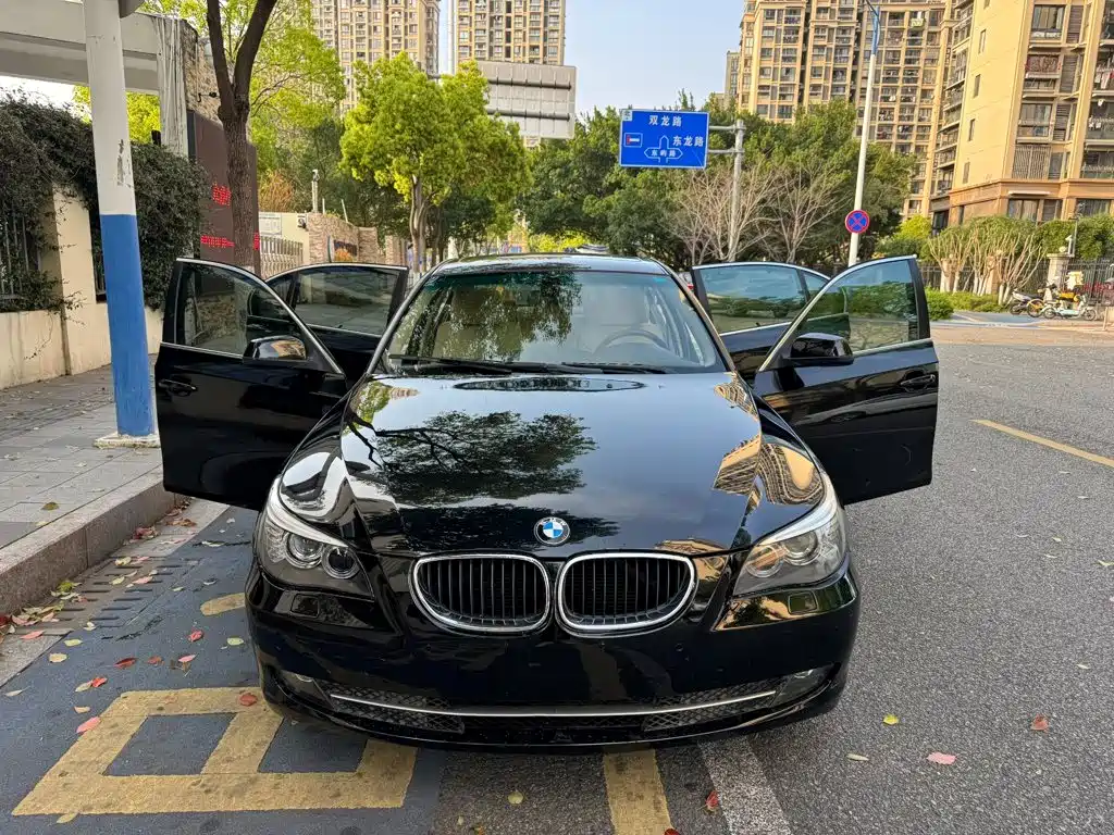 BMW 5 Series — миниатюра 9