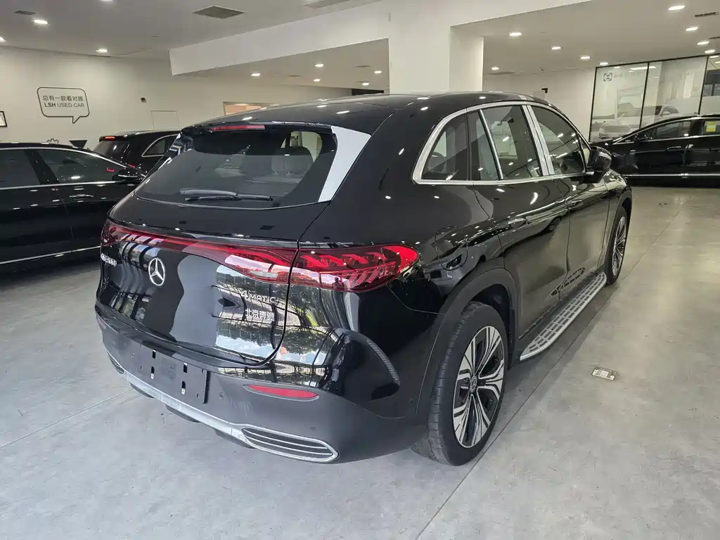 Mercedes-Benz EQE SUV — миниатюра 10