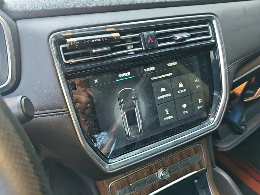 Roewe RX8 — миниатюра 13