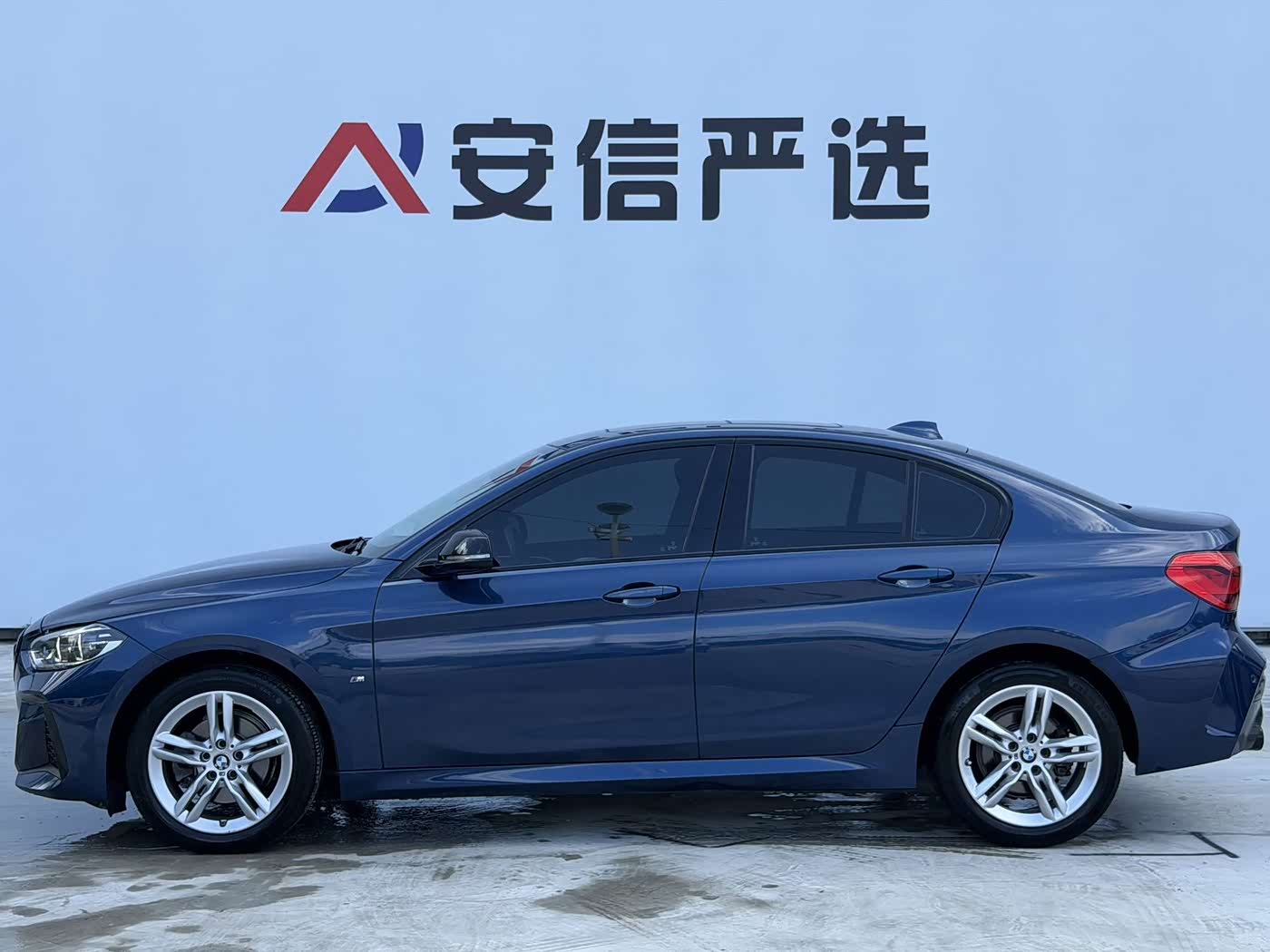 BMW 1 Series 1.5 л 2022 г. Голубой, пробег 37000 км