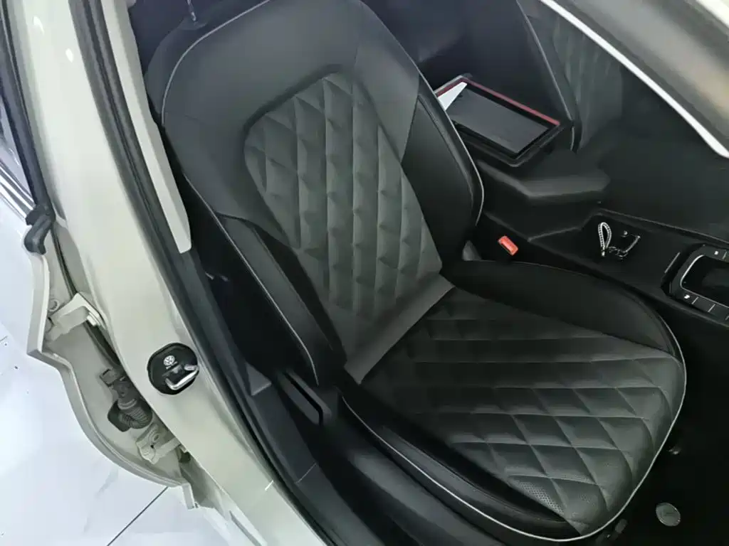 Volkswagen Sagitar — миниатюра 25