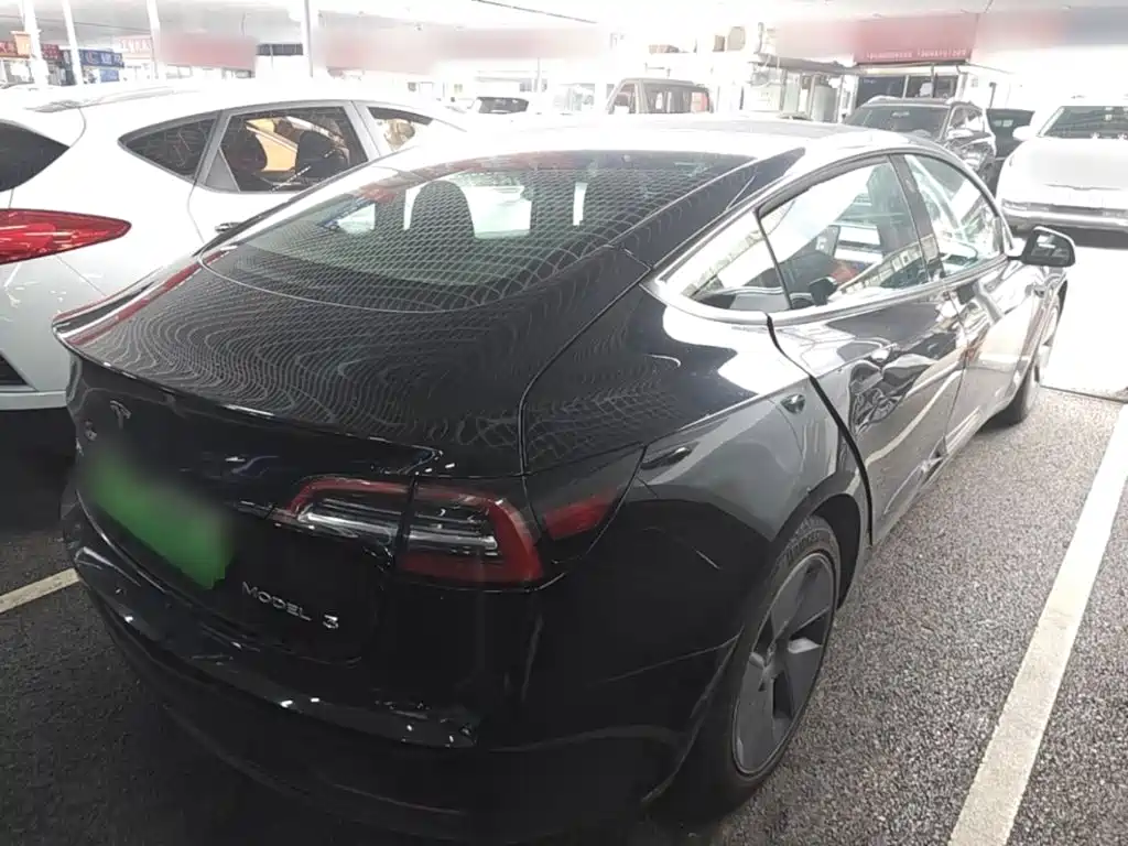 Tesla Model 3 — миниатюра 7