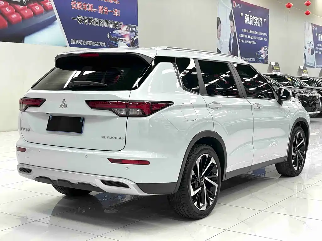 MITSUBISHI OUTLANDER