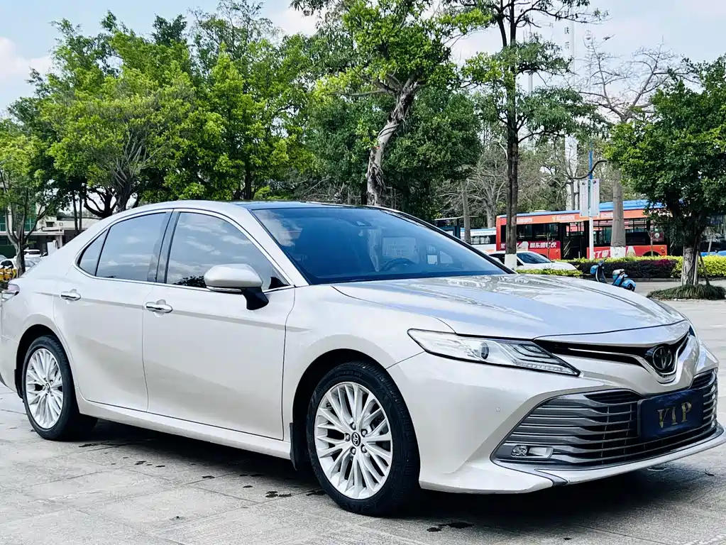 Toyota Camry — миниатюра 2