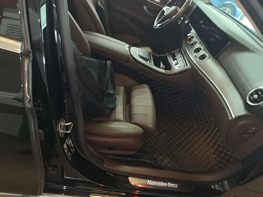 Mercedes-Benz E-Class — миниатюра 25