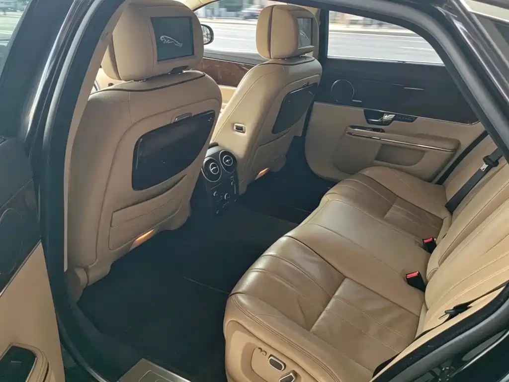 Jaguar XJ — миниатюра 7