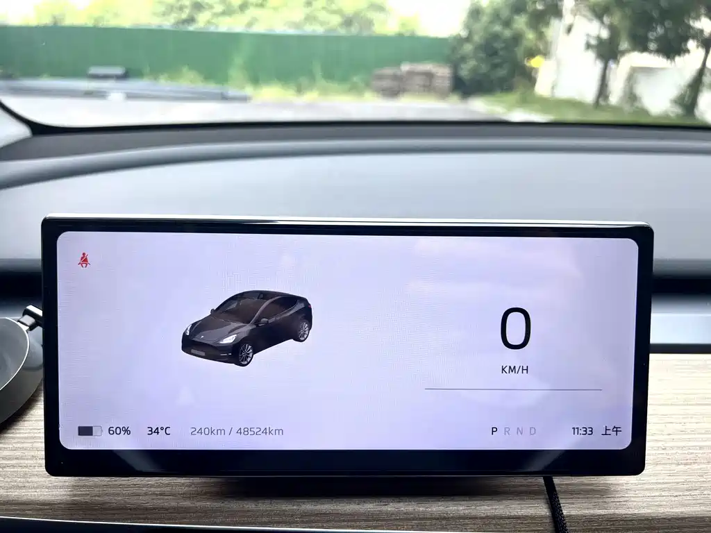Tesla Model Y — миниатюра 13