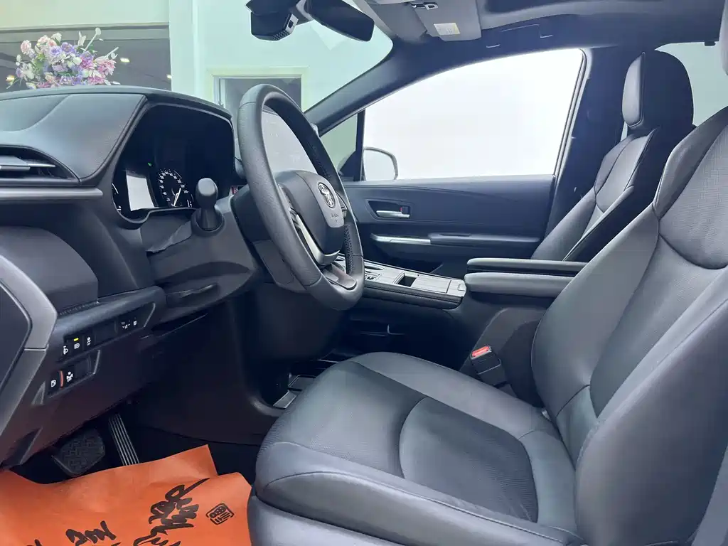 Toyota Sienna — миниатюра 7