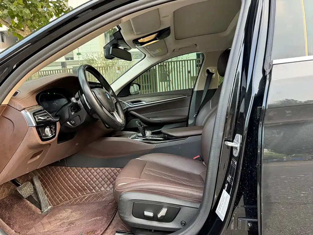 BMW 5 Series — миниатюра 4