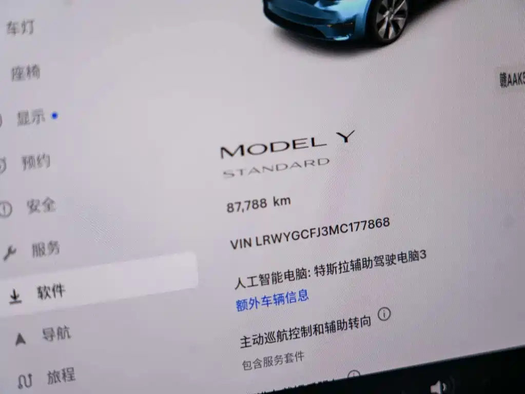 Tesla Model Y — миниатюра 15