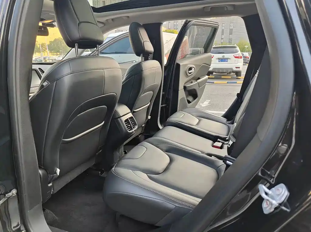 Jeep Cherokee — миниатюра 10