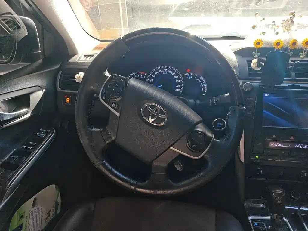 Toyota Camry — миниатюра 3