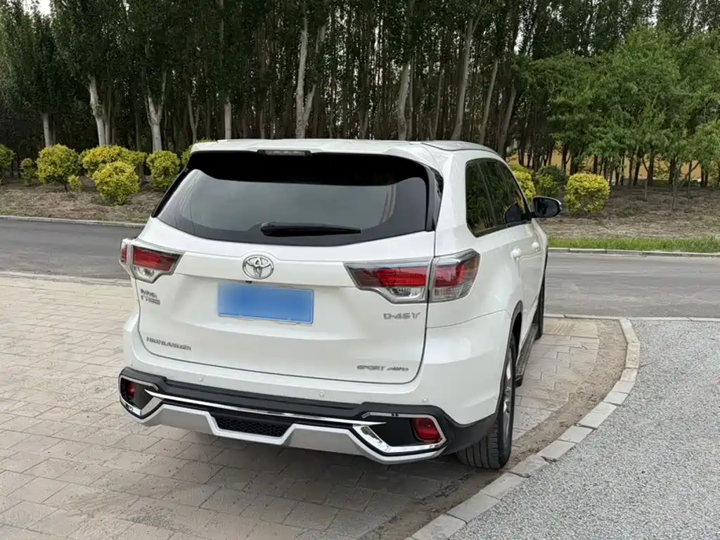 Toyota Highlander 2017 2.0T Luxury 7 мест