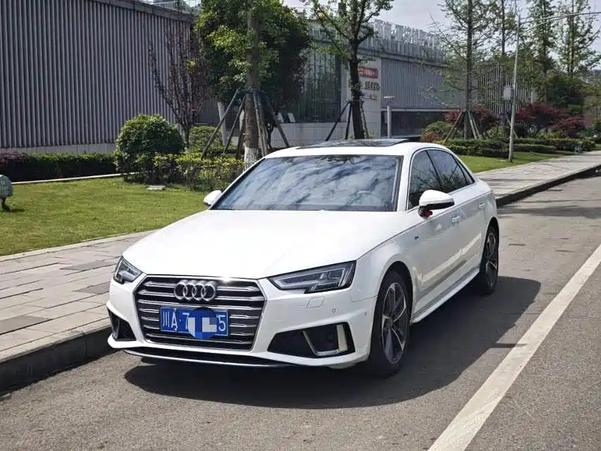 Audi A4L 2019