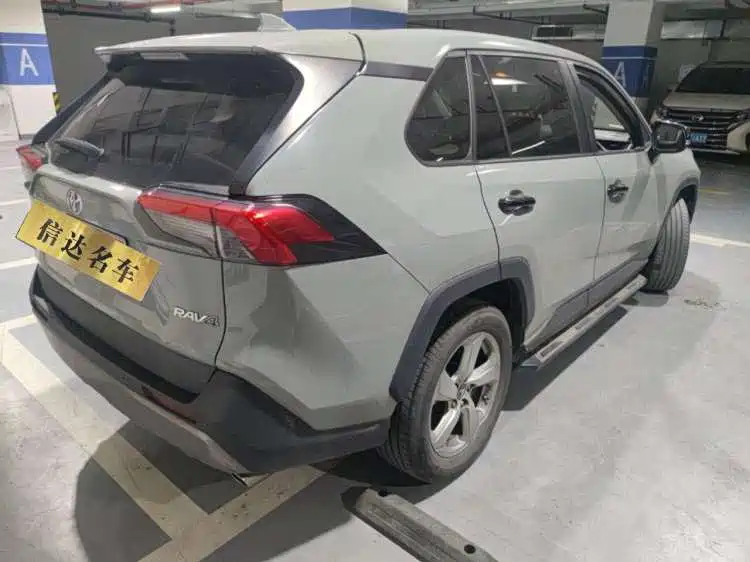 Toyota RAV4 — миниатюра 3