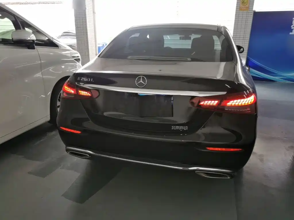 Mercedes-Benz E-Class — миниатюра 6