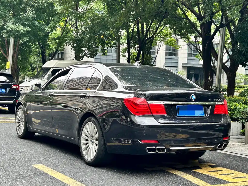 BMW 7 Series — миниатюра 6