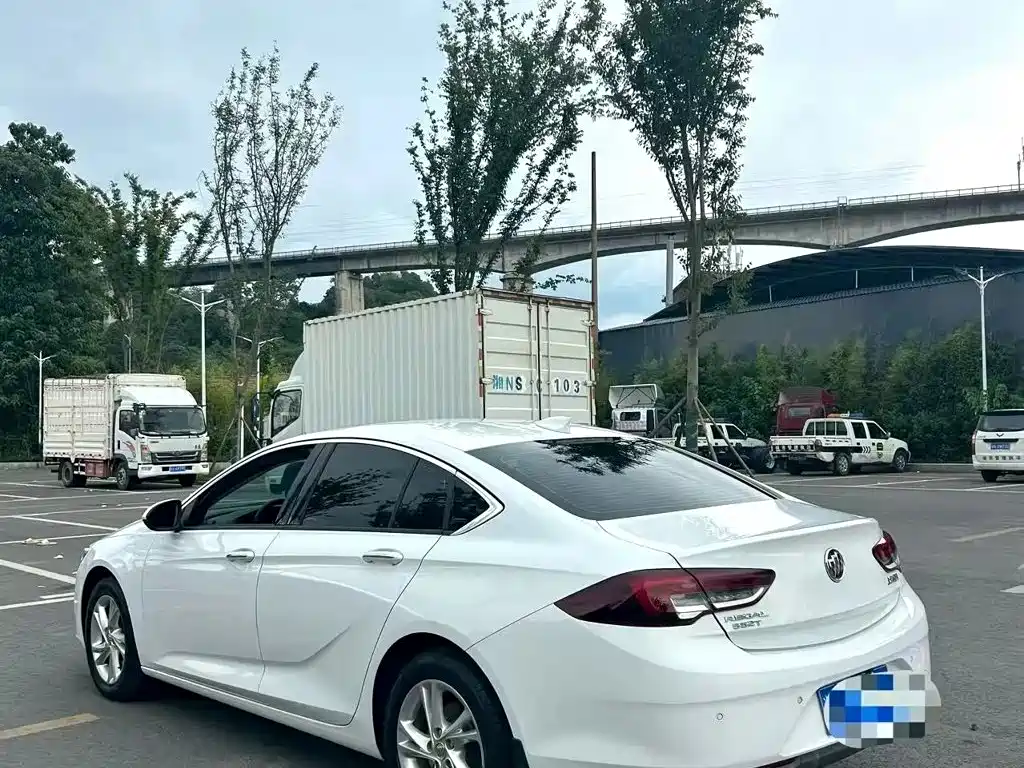 Buick Regal — миниатюра 6