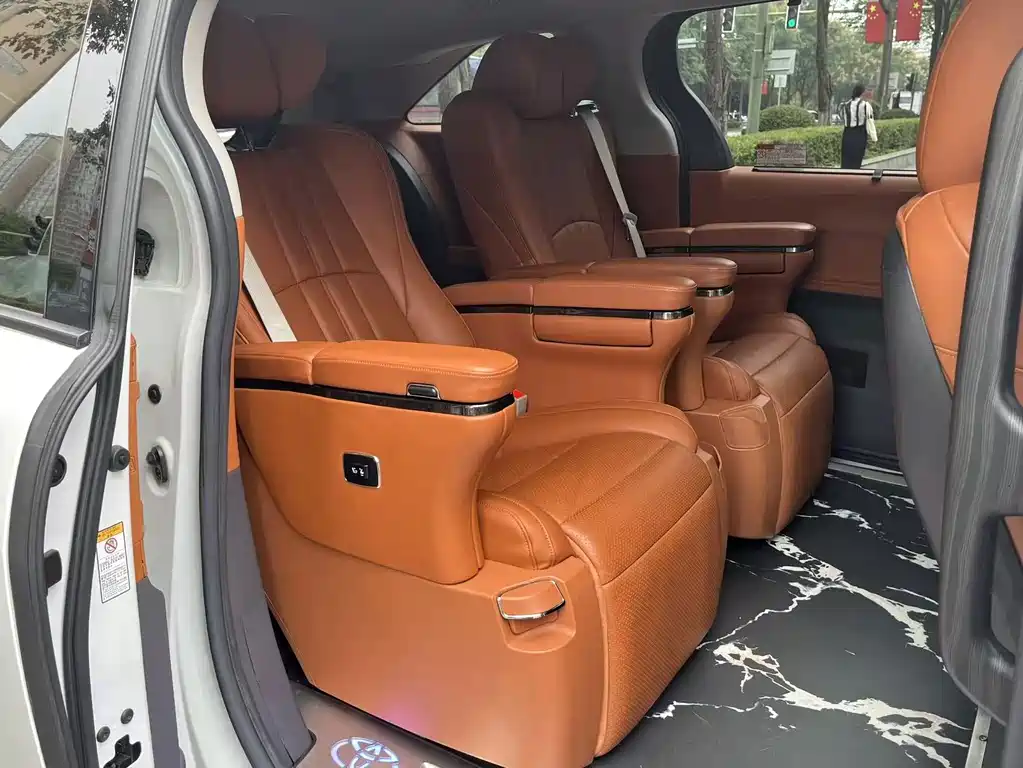 Toyota Sienna — миниатюра 9