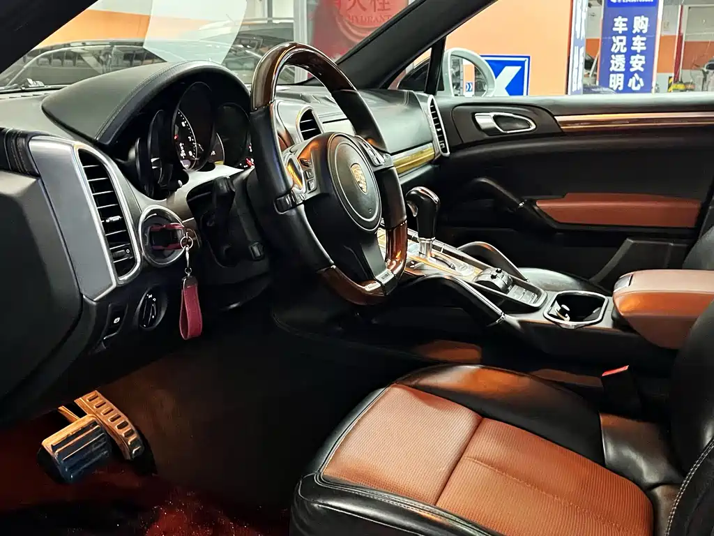 Porsche Cayenne — миниатюра 15