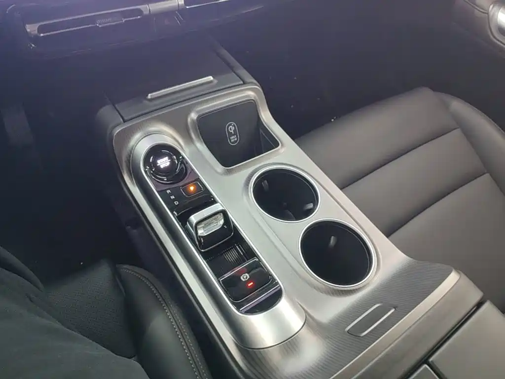 GAC Motor Trumpchi E8 PHEV — миниатюра 14