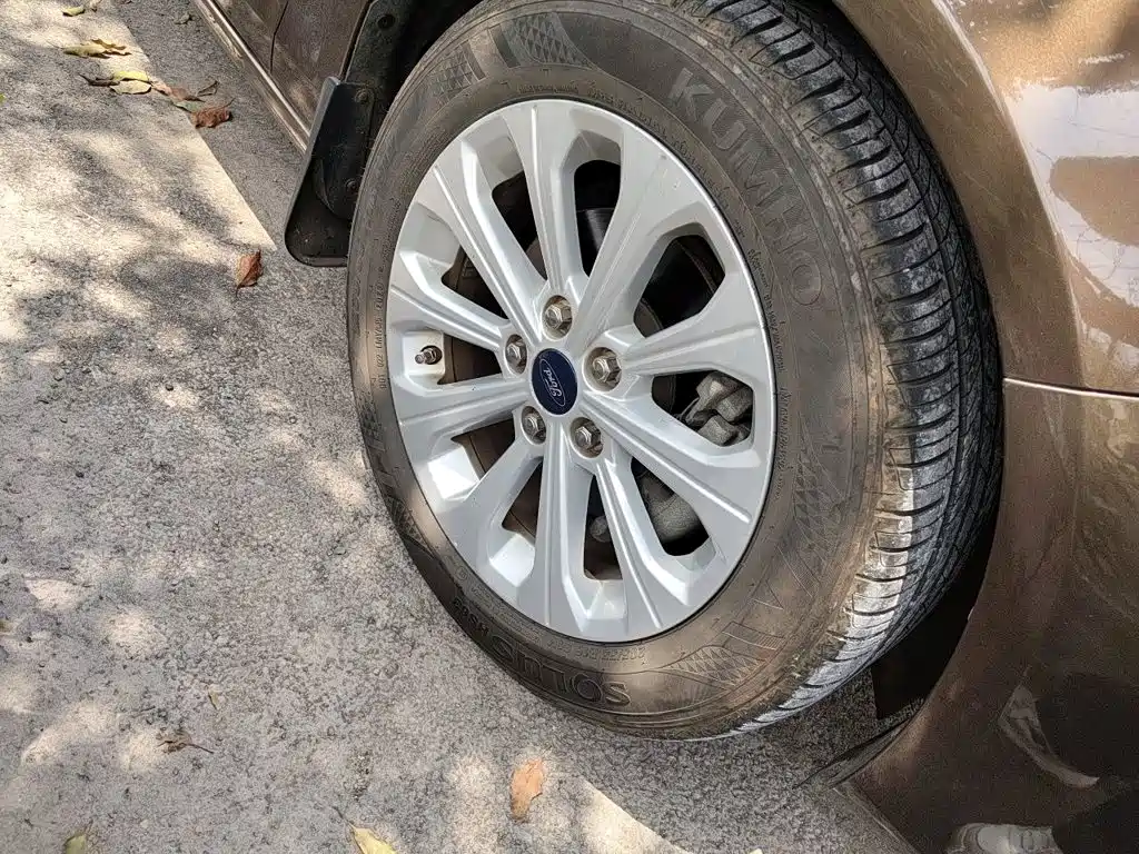 Ford Escort — миниатюра 8