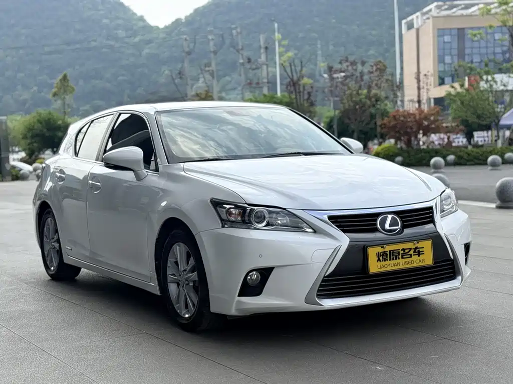 Lexus CT — миниатюра 3
