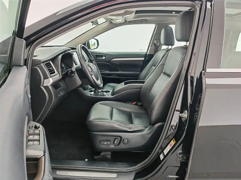 Toyota Highlander 2015 2.0T Luxury 7 мест
