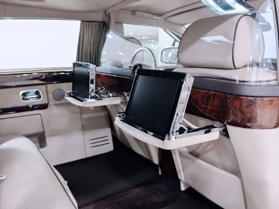 Rolls-Royce Phantom — миниатюра 10