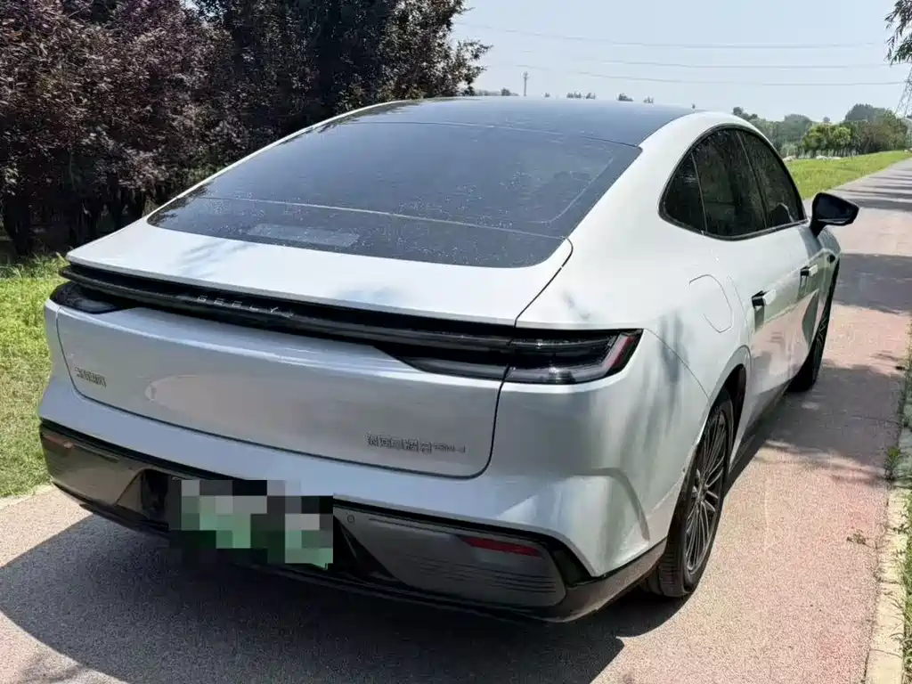Geely Galaxy Galaxy 8 8 2025 130km EM-i Luxury