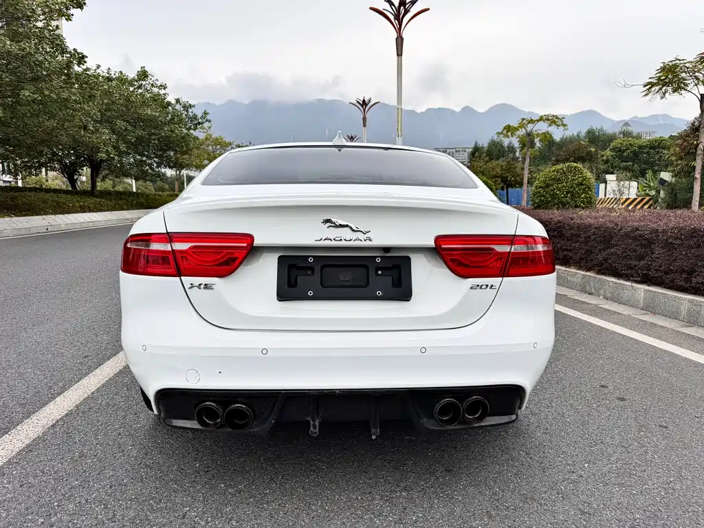 JAGUAR XE