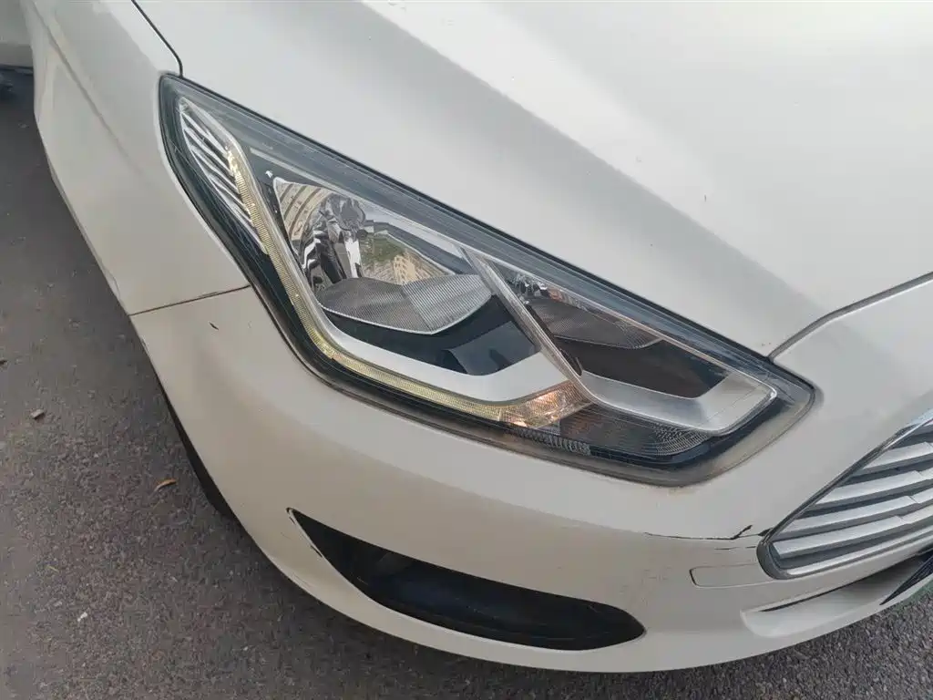 Ford Escort 2015 1.5L AT Comfort